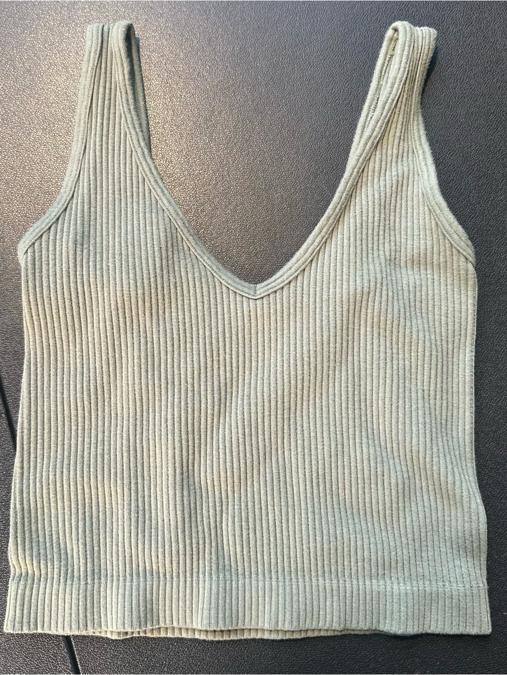 Aerie Ribbed light green v-neck crop tank size S